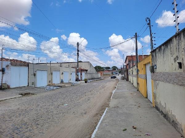 Vende-se em Pacatuba-CE  Casa, 65.00 de área total, 65.00 de área privativa, 132.00 de área do terreno,  2_qto(s), 1_vaga(s) de garagem.