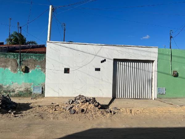 Vende-se em Pacajus-CE  Casa, 86.55 de área privativa, 165.36 de área do terreno,  2_qto(s), WC, 1_sala(s), cozinha, 2_vaga(s) de garagem.