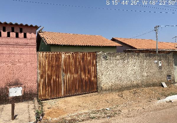 Vende-se em Cocalzinho De Goias-GO  Casa, 90.00 de área total, 51.12 de área privativa, 180.00 de área do terreno,  2_qto(s), a.serv, WC, 1_sala(s), cozinha.
