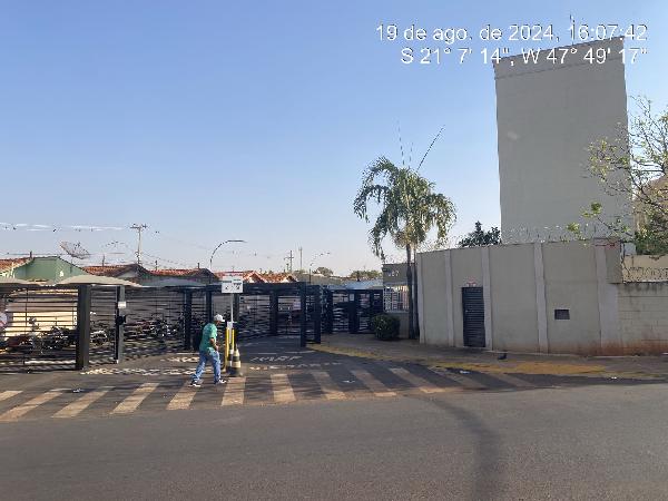 Vende-se em Ribeirao Preto-SP  apto, 88.42 de área total, 40.71 de área privativa,  2_qto(s), a.serv, WC, cozinha.