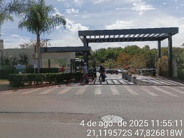 Vende-se em Ribeirao Preto-SP  apto, 91.40 de área total, 43.06 de área privativa,  2_qto(s), a.serv, WC, 1_sala(s), cozinha, 1_vaga(s) de garagem.