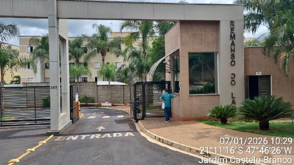 Vende-se em Ribeirao Preto-SP  apto, 82.46 de área total, 40.82 de área privativa,  2_qto(s), a.serv, WC, 1_sala(s), cozinha, 1_vaga(s) de garagem.