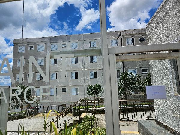 Vende-se em Santana De Parnaiba-SP  apto, 76.21 de área total, 39.30 de área privativa,  2_qto(s), a.serv, WC, 1_sala(s), cozinha, 1_vaga(s) de garagem.