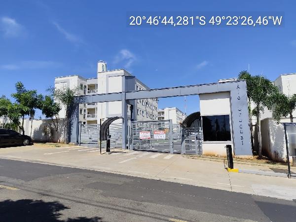 Vende-se em Sao Jose Do Rio Preto-SP  apto, 39.30 de área total, 39.30 de área privativa,  2_qto(s), a.serv, WC, 1_sala(s), cozinha, 1_vaga(s) de garagem.