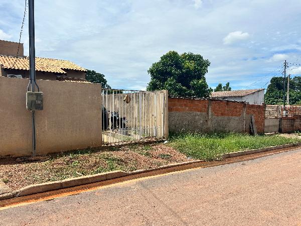 Vende-se em Varzea Grande-MT  Casa, 54.44 de área total, 54.44 de área privativa, 180.00 de área do terreno,  2_qto(s), varanda, a.serv, WC, 1_sala(s), cozinha, 1_vaga(s) de garagem.