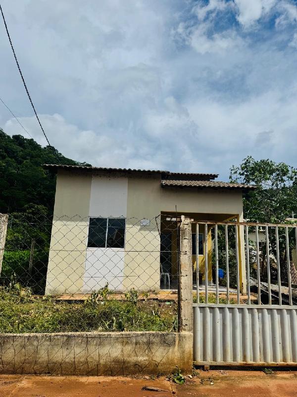 Vende-se em Santo Antonio Do Leverger-MT  Casa, 63.90 de área total, 63.90 de área privativa, 200.00 de área do terreno,  2_qto(s), varanda, a.serv, WC, 1_sala(s), cozinha, 1_vaga(s) de garage