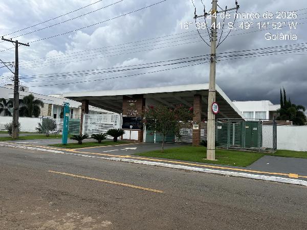Vende-se em Goiania-GO  Casa, 238.28 de área total, 238.28 de área privativa, 433.72 de área do terreno,  4_qto(s), varanda, a.serv, WC, 2_sala(s), 2 lavabo(s), cozinha, 1_vaga(s) de garagem.