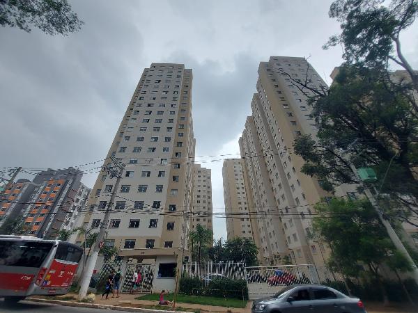 Vende-se em Sao Paulo-SP  apto, 45.57 de área total, 32.59 de área privativa,  2_qto(s), WC, 1_sala(s), cozinha.