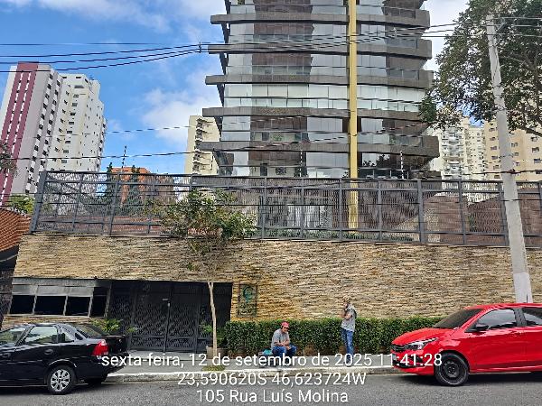 Vende-se em Sao Paulo-SP  apto, 729.87 de área total, 374.45 de área privativa, 6_vaga(s) de garagem.