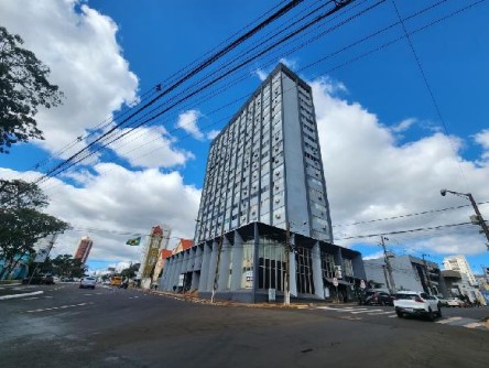 Vende-se em Foz Do Iguacu-PR  apto, 404.76 de área total, 342.35 de área privativa,  4_qto(s), a.serv, WC, 1_sala(s), DCE, cozinha, 1_vaga(s) de garagem.