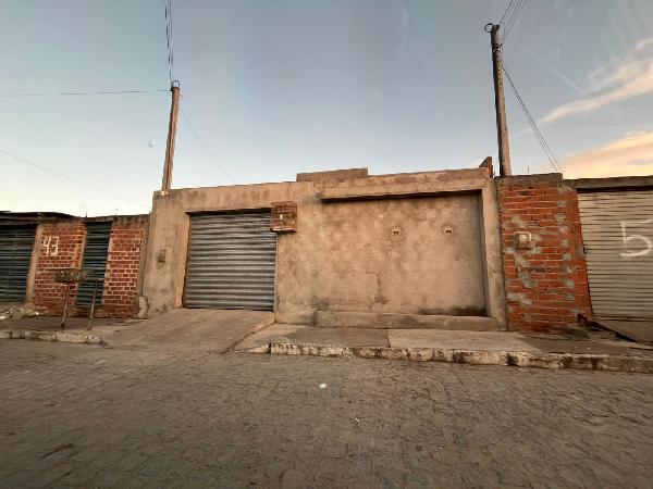 Vende-se em Belo Jardim-PE  Casa, 50.00 de área total, 50.00 de área privativa, 148.20 de área do terreno,  2_qto(s), a.serv, WC, 1_sala(s), cozinha, 1_vaga(s) de garagem.
