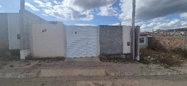 Vende-se em Belo Jardim-PE  Casa, 46.30 de área total, 46.30 de área privativa, 148.20 de área do terreno,  2_qto(s), a.serv, WC, 1_sala(s), cozinha, 1_vaga(s) de garagem.