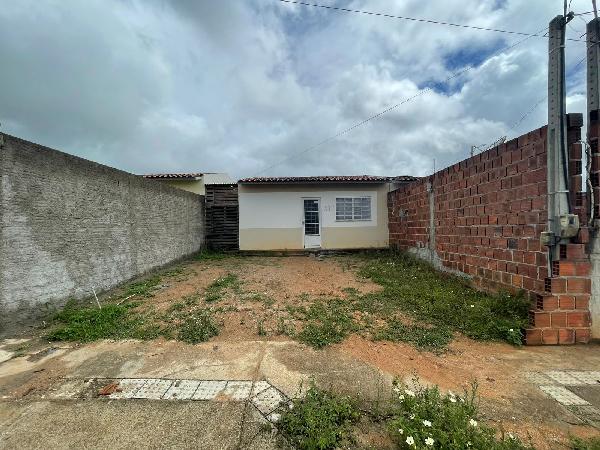 Vende-se em Belo Jardim-PE  Casa, 40.00 de área total, 40.00 de área privativa, 148.20 de área do terreno,  2_qto(s), a.serv, WC, 1_sala(s), cozinha, 1_vaga(s) de garagem.