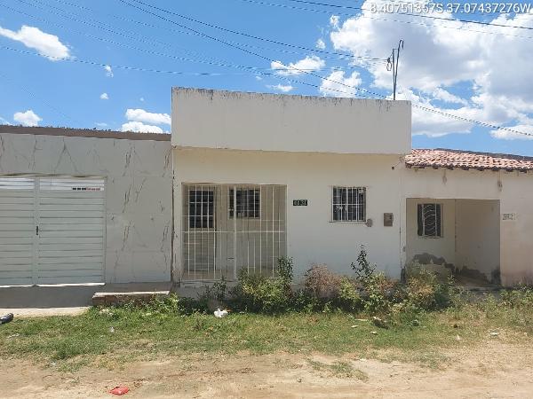Vende-se em Arcoverde-PE  Casa, 67.00 de área total, 67.00 de área privativa, 90.00 de área do terreno,  2_qto(s), a.serv, WC, 1_sala(s), cozinha.