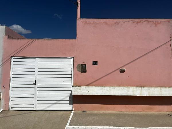 Vende-se em Belo Jardim-PE  Casa, 74.77 de área privativa, 240.00 de área do terreno,  3_qto(s), a.serv, WC, 1_sala(s), cozinha, 1_vaga(s) de garagem.