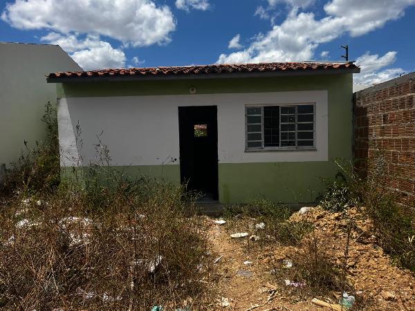 Vende-se em Belo Jardim-PE  Casa, 46.30 de área privativa, 148.00 de área do terreno,  2_qto(s), a.serv, WC, 1_sala(s), cozinha, 1_vaga(s) de garagem.
