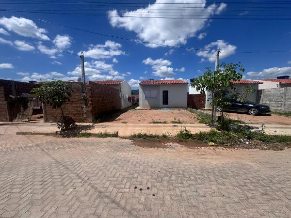 Vende-se em Belo Jardim-PE  Casa, 40.00 de área total, 40.00 de área privativa, 148.20 de área do terreno,  2_qto(s), a.serv, WC, 1_sala(s), cozinha.