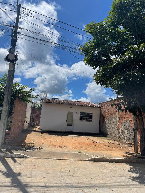 Vende-se em Belo Jardim-PE  Casa, 46.30 de área total, 46.30 de área privativa, 148.20 de área do terreno,  2_qto(s), a.serv, WC, 1_sala(s), cozinha.