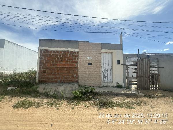 Vende-se em Arcoverde-PE  Casa, 60.12 de área total, 60.12 de área privativa, 96.00 de área do terreno,  2_qto(s), a.serv, WC, 1_sala(s), cozinha, Terraco, 1_vaga(s) de garagem.