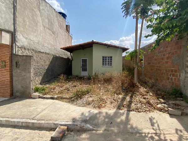 Vende-se em Belo Jardim-PE  Casa, 50.00 de área total, 50.00 de área privativa, 148.20 de área do terreno,  2_qto(s), WC, 1_sala(s), cozinha, Terraco.