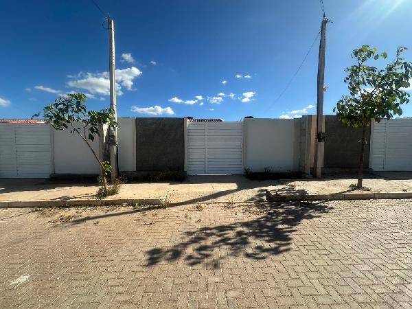 Vende-se em Belo Jardim-PE  Casa, 40.00 de área privativa, 148.20 de área do terreno,  2_qto(s), a.serv, WC, 1_sala(s), cozinha, 1_vaga(s) de garagem.