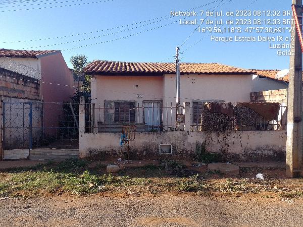 Vende-se em Luziania-GO  Casa, 60.75 de área privativa, 118.74 de área do terreno,  2_qto(s), a.serv, WC, 1_sala(s), sacada, cozinha.