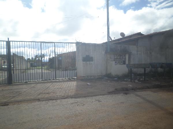Vende-se em Luziania-GO  Casa, 52.30 de área privativa, 150.00 de área do terreno,  2_qto(s), WC, 1_sala(s), sacada, cozinha, 1_vaga(s) de garagem.