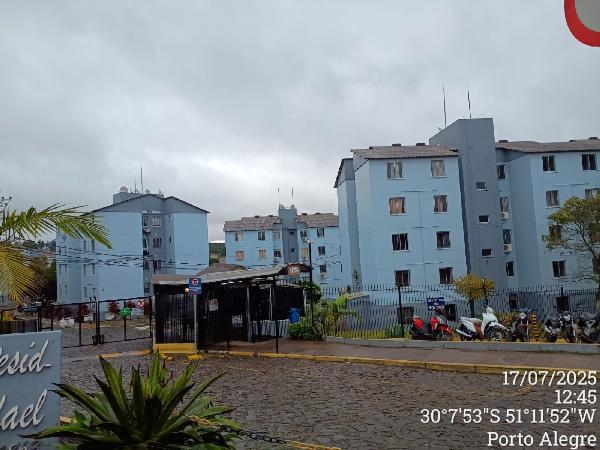 Vende-se em Porto Alegre-RS  apto, 47.97 de área total, 38.24 de área privativa,  2_qto(s), a.serv, WC, 1_sala(s), cozinha.
