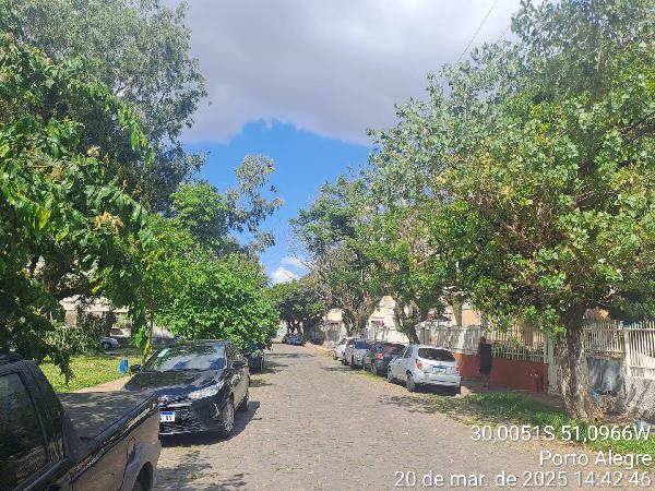 Vende-se em Porto Alegre-RS  apto, 71.47 de área total, 62.36 de área privativa,  2_qto(s), WC, 1_sala(s), cozinha.