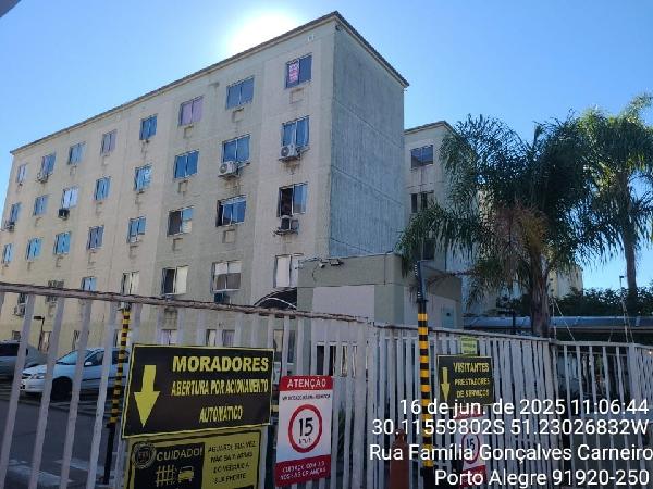 Vende-se em Porto Alegre-RS  apto, 85.19 de área total, 40.29 de área privativa,  2_qto(s), WC, 1_sala(s), cozinha.