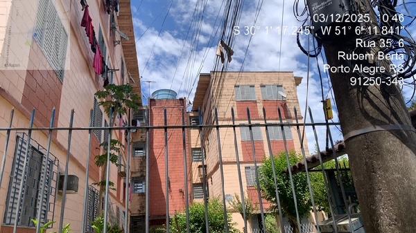 Vende-se em Porto Alegre-RS  apto, 89.42 de área total, 43.20 de área privativa,  2_qto(s), WC, 1_sala(s), cozinha.