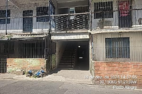 Vende-se em Porto Alegre-RS  apto, 45.76 de área total, 36.12 de área privativa,  2_qto(s), WC, 1_sala(s), cozinha.