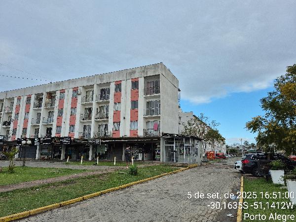 Vende-se em Porto Alegre-RS  apto, 90.05 de área total, 45.45 de área privativa,  2_qto(s), WC, 1_sala(s), cozinha, 1_vaga(s) de garagem.