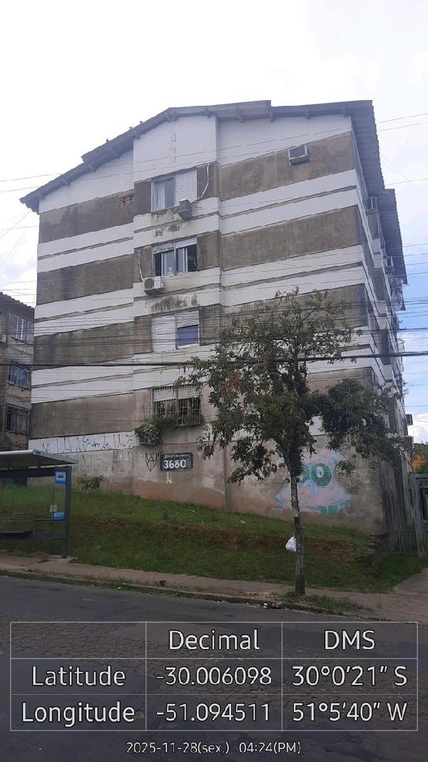 Vende-se em Porto Alegre-RS  apto, 51.70 de área total, 44.74 de área privativa,  1_qto(s), a.serv, WC, 1_sala(s), cozinha.