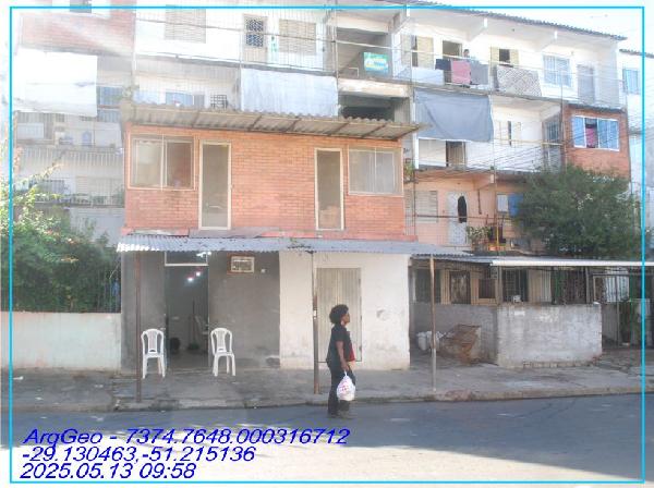 Vende-se em Porto Alegre-RS  apto, 45.81 de área total, 36.12 de área privativa,  2_qto(s), WC, 1_sala(s), cozinha.