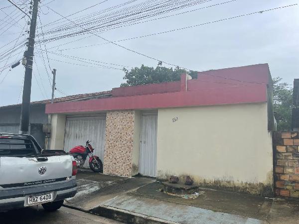 Vende-se em Capanema-PA  Casa, 113.81 de área total, 113.81 de área privativa, 258.30 de área do terreno,  3_qto(s), a.serv, WC, 1_sala(s), cozinha, 1_vaga(s) de garagem.