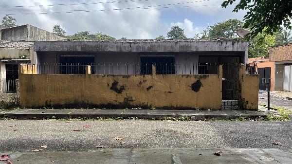 Vende-se em Belem-PA  Casa, 131.88 de área total, 131.88 de área privativa, 150.00 de área do terreno,  2_qto(s), a.serv, WC, 1_sala(s), cozinha.