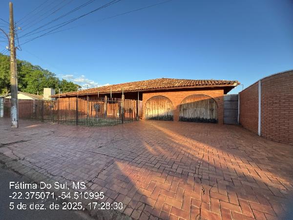 Vende-se em Fatima Do Sul-MS  Casa, 441.35 de área total, 441.35 de área privativa, 1035.00 de área do terreno,  3_qto(s), WC, 1_sala(s), DCE, cozinha.