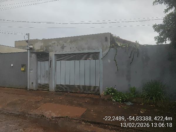 Vende-se em Dourados-MS  Casa, 163.00 de área total, 43.53 de área privativa, 210.00 de área do terreno,  2_qto(s), a.serv, WC, 1_sala(s), cozinha, 1_vaga(s) de garagem.