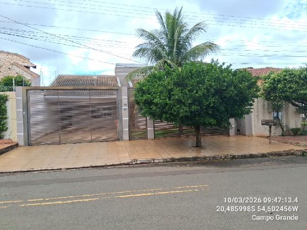 Vende-se em Campo Grande-MS  Casa, 229.15 de área total, 229.15 de área privativa, 495.82 de área do terreno,  3_qto(s), a.serv, WC, 2_sala(s), 1 lavabo(s), cozinha.