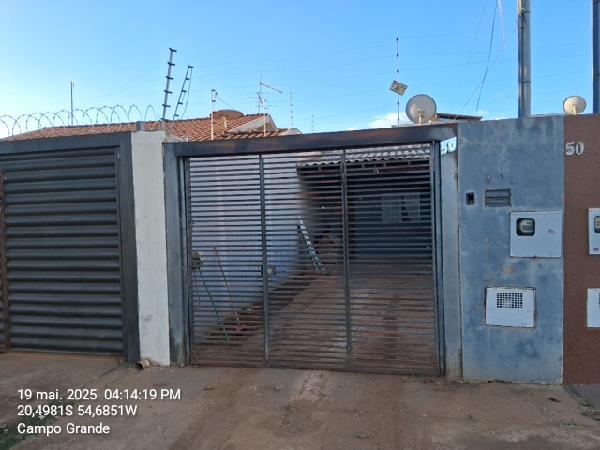 Vende-se em Campo Grande-MS  Casa, 68.71 de área total, 61.29 de área privativa, 132.00 de área do terreno,  2_qto(s), varanda, a.serv, WC, 1_sala(s), cozinha.