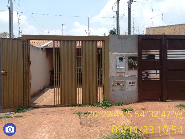 Vende-se em Campo Grande-MS  Casa, 75.00 de área total, 66.00 de área privativa, 132.00 de área do terreno,  2_qto(s), a.serv, WC, 1_sala(s), cozinha, 1_vaga(s) de garagem.