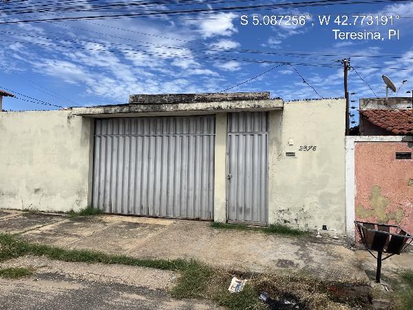 Vende-se em Teresina-PI  Casa, 178.08 de área total, 178.08 de área privativa, 300.00 de área do terreno,  3_qto(s), a.serv, WC, 1_sala(s), cozinha, Terraco, 1_vaga(s) de garagem.