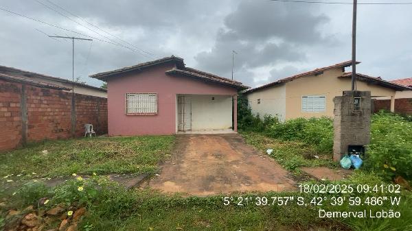 Vende-se em Demerval Lobao-PI  Casa, 56.00 de área privativa, 300.00 de área do terreno,  2_qto(s), WC, 1_sala(s), cozinha, Terraco, 1_vaga(s) de garagem.