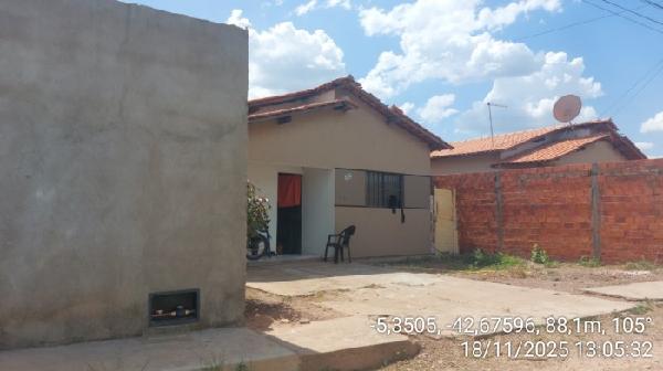 Vende-se em Demerval Lobao-PI  Casa, 56.00 de área total, 56.00 de área privativa, 200.00 de área do terreno,  2_qto(s), WC, 1_sala(s), cozinha.
