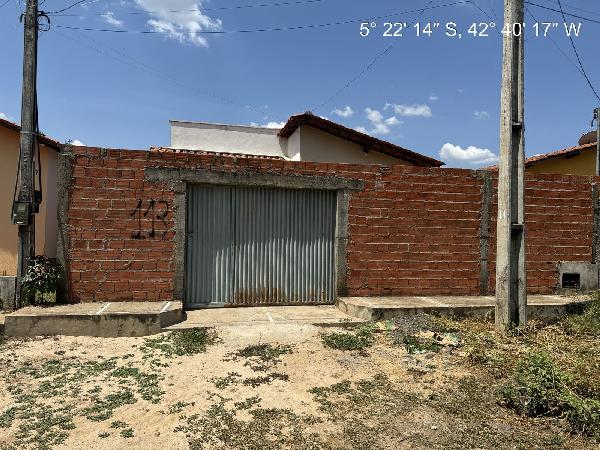 Vende-se em Demerval Lobao-PI  Casa, 68.00 de área privativa, 204.92 de área do terreno,  2_qto(s), a.serv, WC, 1_sala(s), cozinha, Terraco.