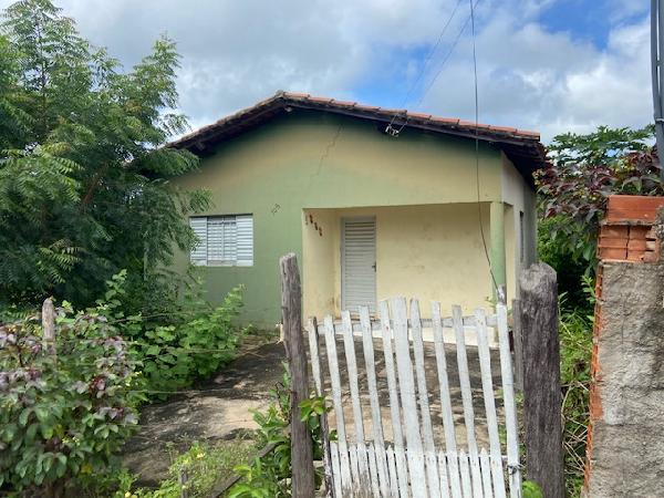 Vende-se em Demerval Lobao-PI  Casa, 52.65 de área privativa, 300.00 de área do terreno,  2_qto(s), WC, 1_sala(s), cozinha, Terraco, 1_vaga(s) de garagem.