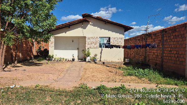 Vende-se em Demerval Lobao-PI  Casa, 52.00 de área total, 52.00 de área privativa, 200.00 de área do terreno,  2_qto(s), a.serv, WC, 1_sala(s), cozinha, 1_vaga(s) de garagem.