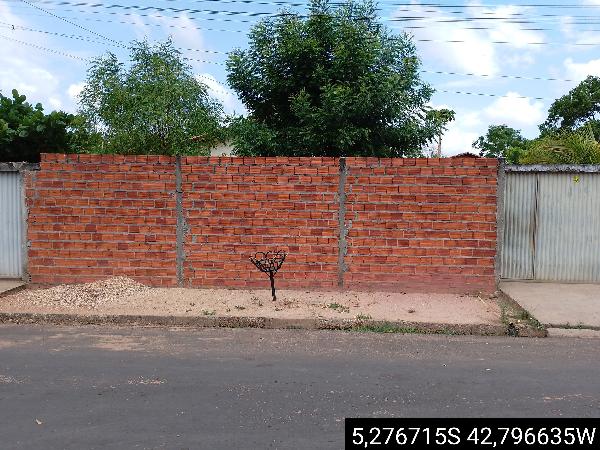 Vende-se em Teresina-PI  Casa, 57.81 de área total, 57.81 de área privativa, 300.00 de área do terreno,  2_qto(s), a.serv, WC, 1_sala(s), cozinha, Terraco.