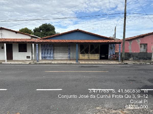 Vende-se em Cocal-PI  Casa, 183.72 de área total, 183.72 de área privativa, 183.72 de área do terreno,  5_qto(s), a.serv, WC, 1_sala(s), cozinha, Terraco, 1_vaga(s) de garagem.